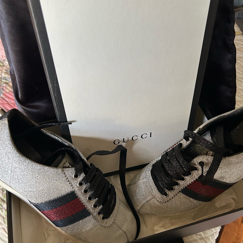 Gucci Women’s Silver Sneakers with Red and Blue Stripes pre-Owned